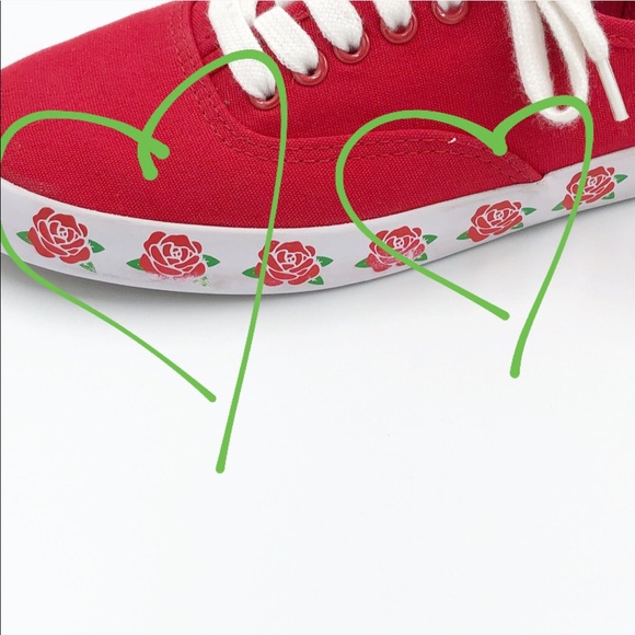 ❤️ Forever21 Red Low Top Rose  print Canvas Sneakers - Picture 8 of 8